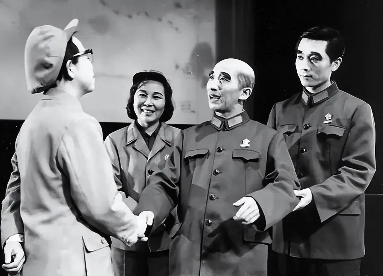 因为扮演林彪惟妙惟肖，王光美拒绝与其握手。
当年，李雪健为了在话剧《九·一三事件