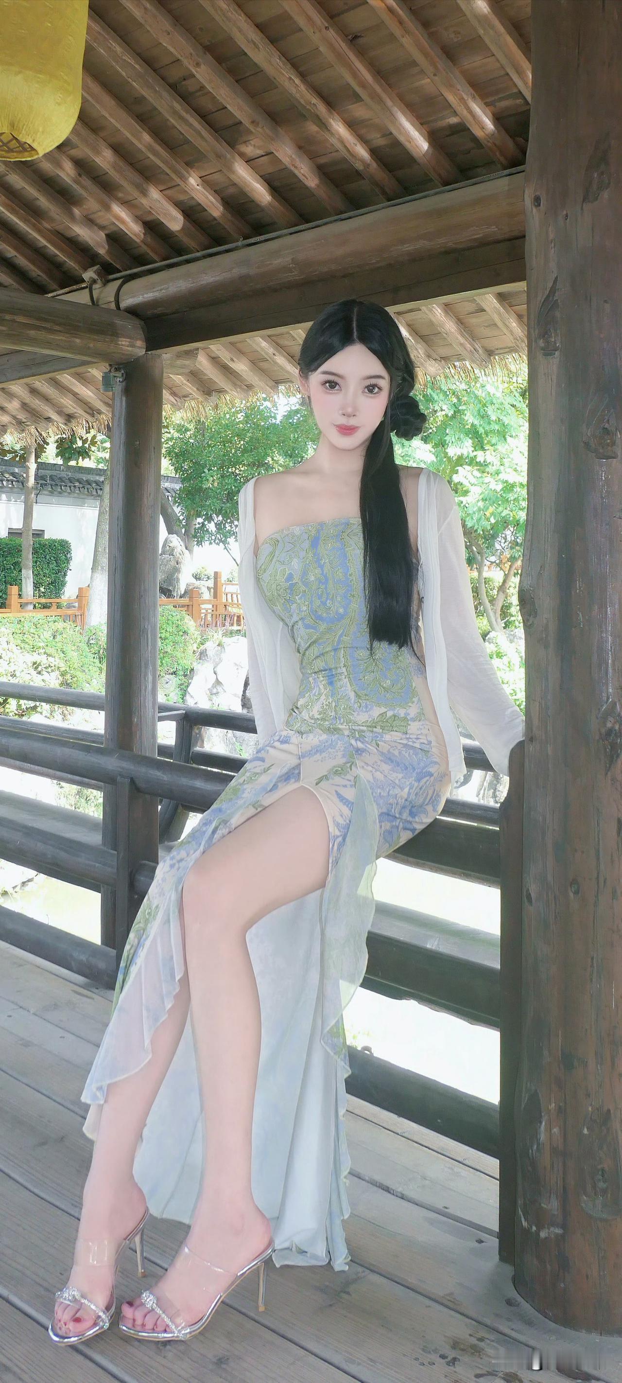 季节辗转，岁月安然，褪去浮躁，沉淀夲心，在秋风里，好好生活，慢慢自愈，与岁月温柔
