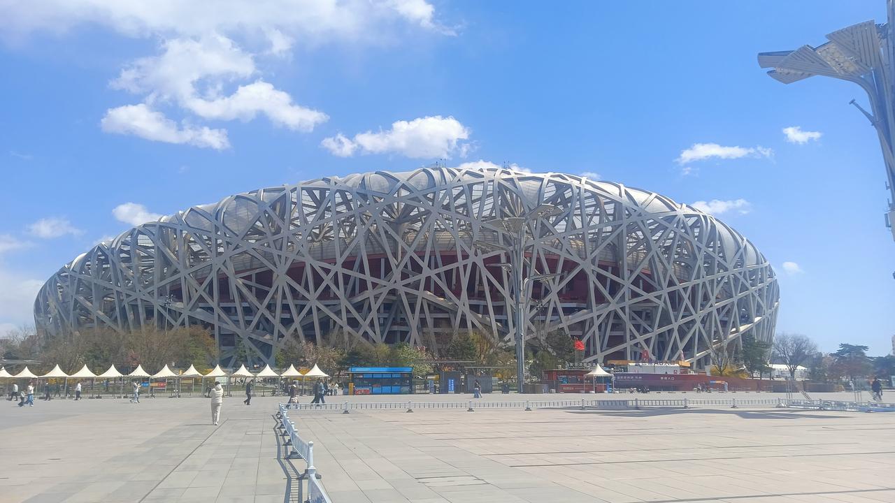 2008年没有机会来，今天总算如愿以偿了。
场馆真的很大，很震撼！大家有机会了来