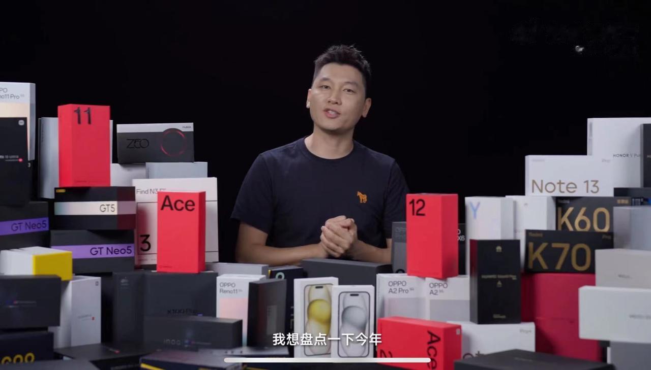 话说从外包装的喜庆程度来说
一加手机遥遥领先啊~
但要说外包装的辨识度，苹果还是