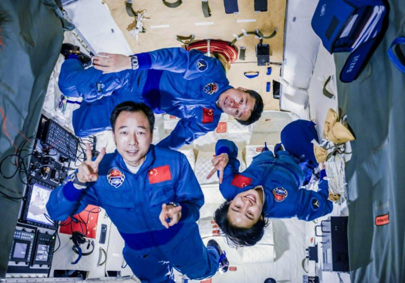 为什么大家都不提中国空间站了？没脸提，跟国际空间站差距太大。
 
国际空间站确实