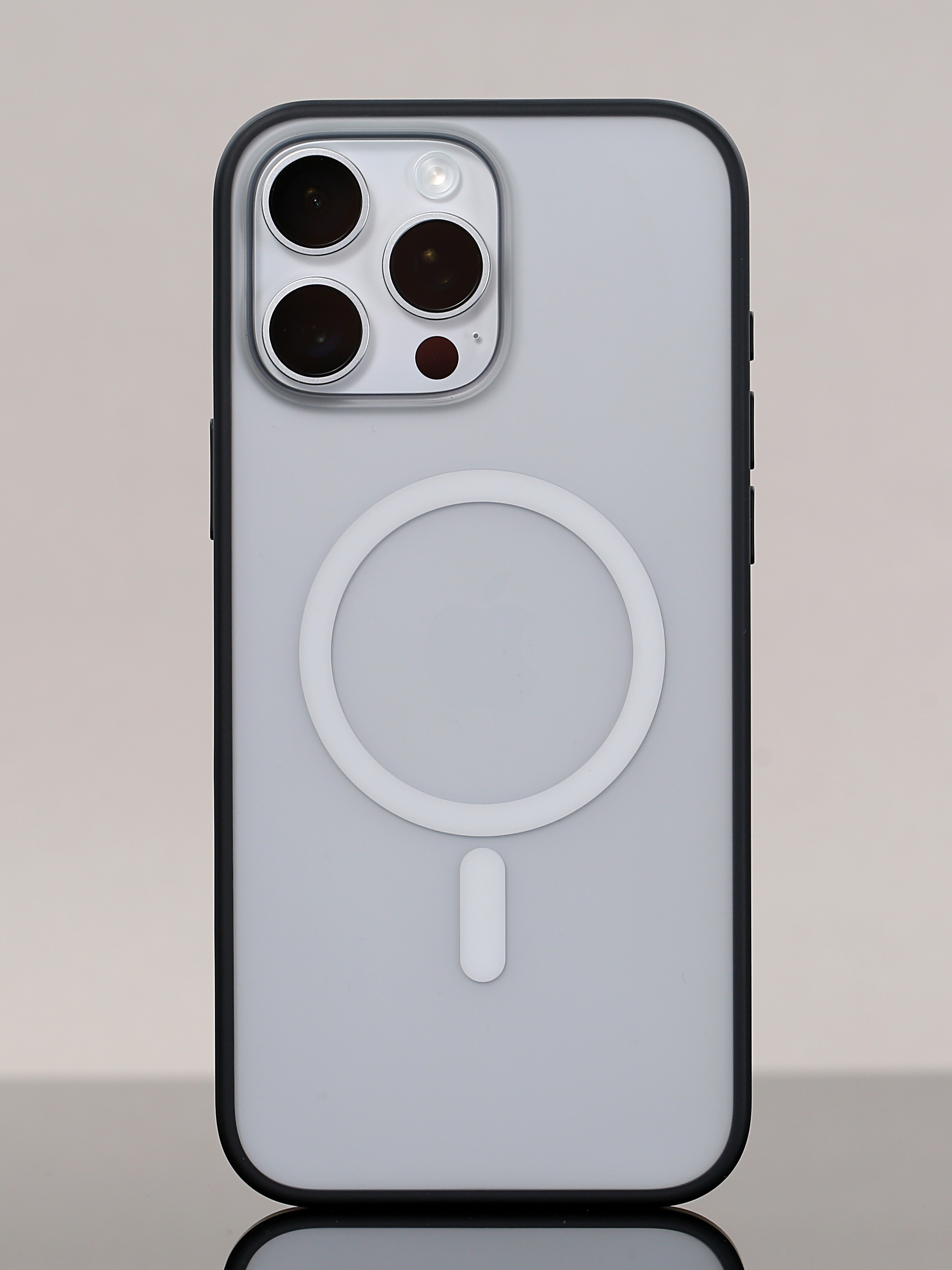 iPhone16Pro 系列的013废键壳是一款逆潮流的壳子[允悲]市面上很多壳