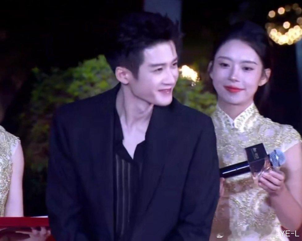 檀健次金树林绽放之夜 [给你小心心] 金树林绽放之夜红毯  好帅好权威的一张脸[