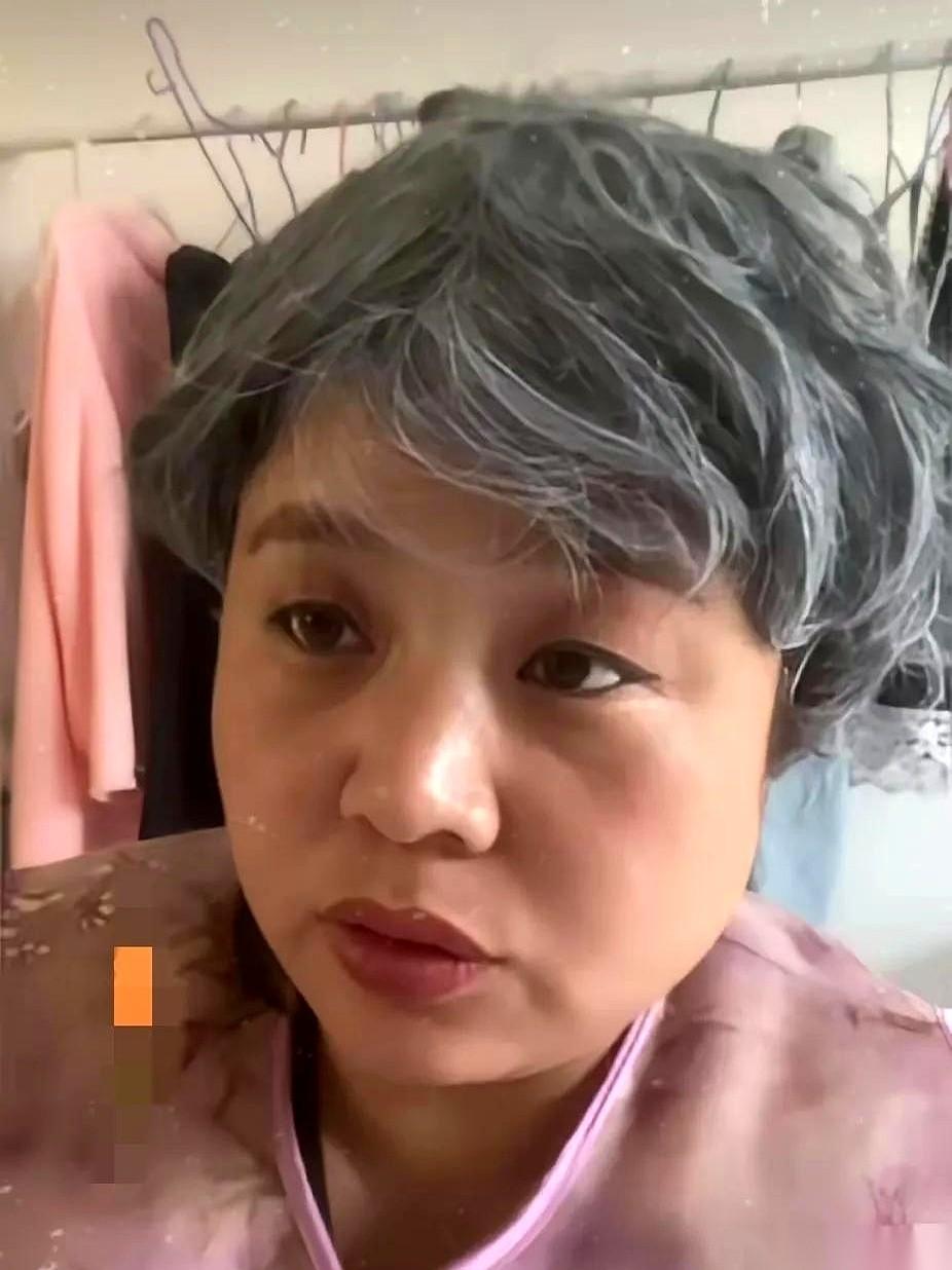 丹丹和鹏鹏分开之后，两个人的日子全卡在了一处僵局里：丹丹整个人老得厉害，天天在网