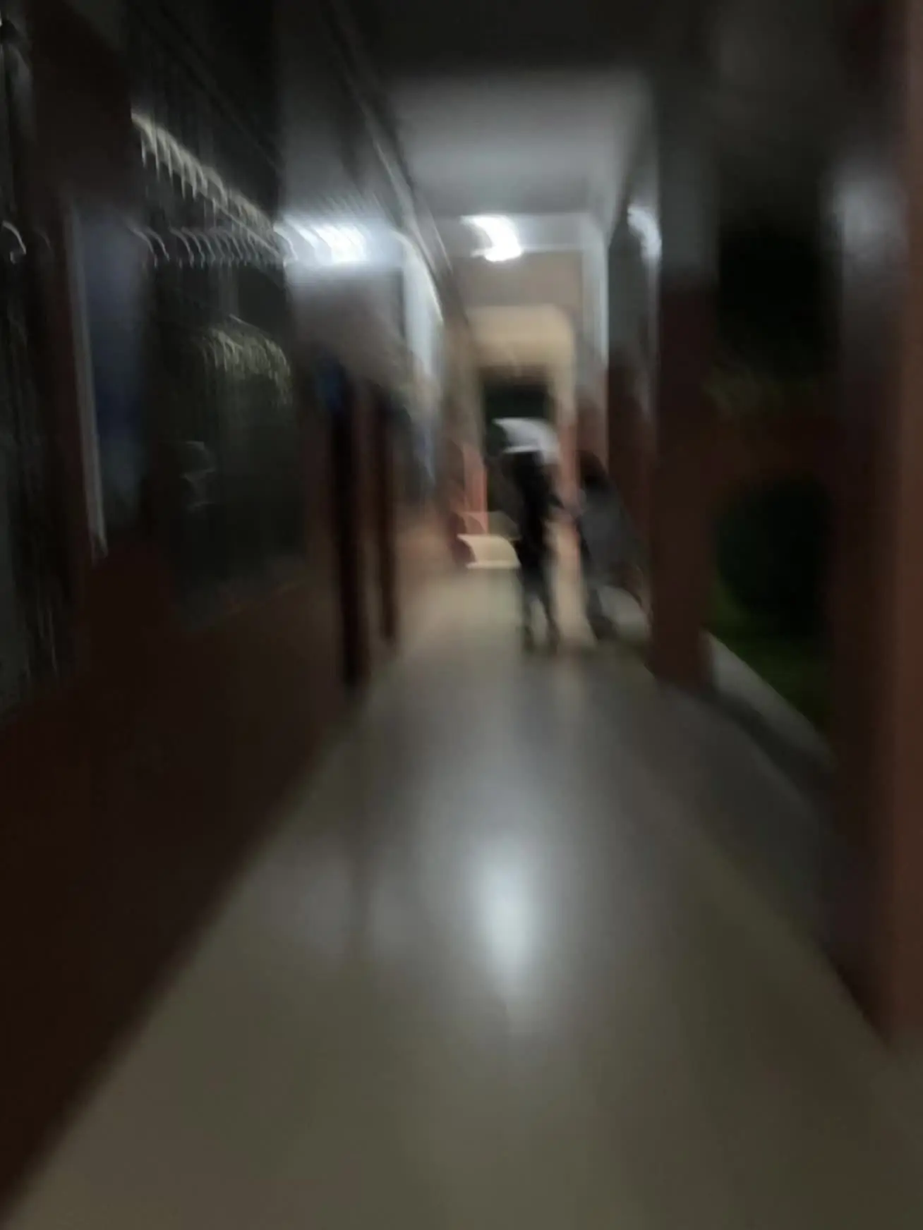 下次再见就要穿长袖了 骗你的！我们不会再见了.