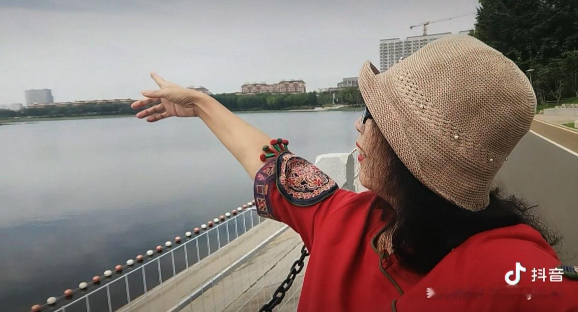 情绪！如果一个人爱较真，如果一个人爱纠结，一个人爱后悔。
那么这个人他肯定是一个