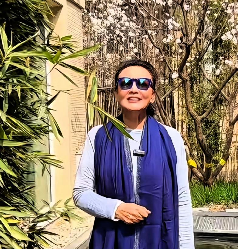 网上大家都在说, 那些名人会听劝吗, 能不能改自己.
兰姐的事, 很多人都看见了