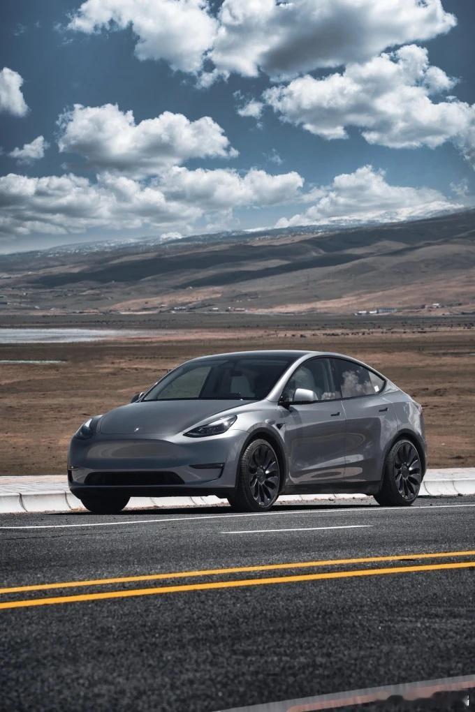 买纯电车不就图冰箱彩电大沙发吗？怎么“毛坯房”卖的最好？去年年初的时候听到不少声