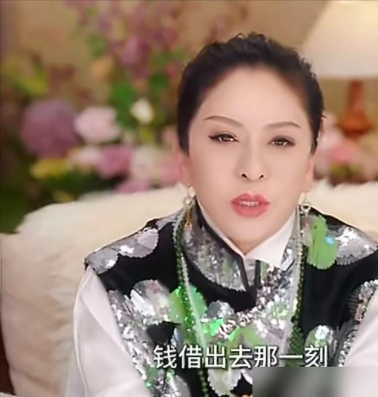 向太又在直播间里开炮了，老故事又讲一遍。
 
可大家还记得她刚带货那会儿吗？首播