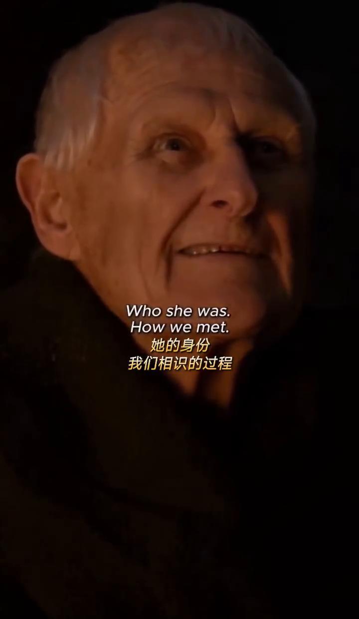 凌晨三点，你又撬开了那个落灰的铁盒。
指尖划过她眼眸里的那颗痣，比玛德琳蛋糕更精