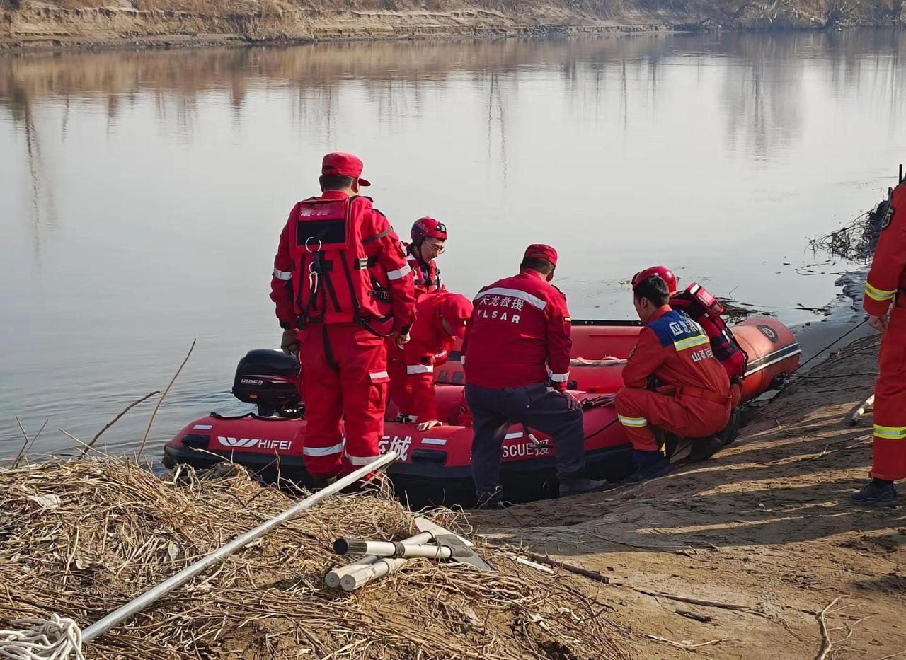 一群逆行者，大爱无疆，默默奉献，应急救援队，天龙救援队，篮天救援队，斑马救援队