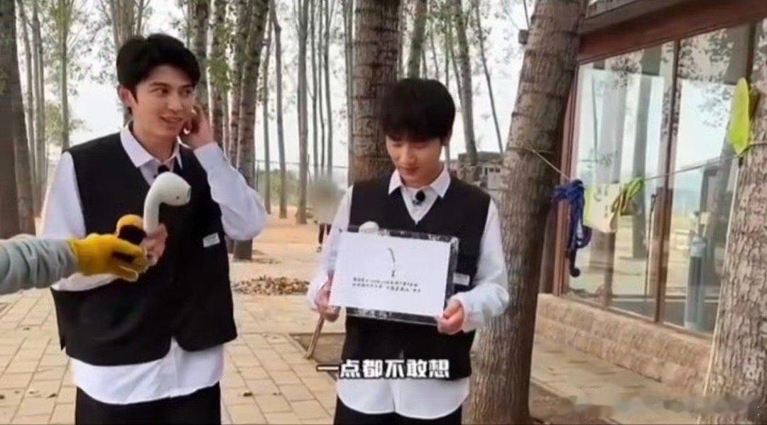 蒋敦豪赵小童互动太有节目了 赵小童给蒋敦豪颁“千年老根”奖这段，我能循环播放！蒋