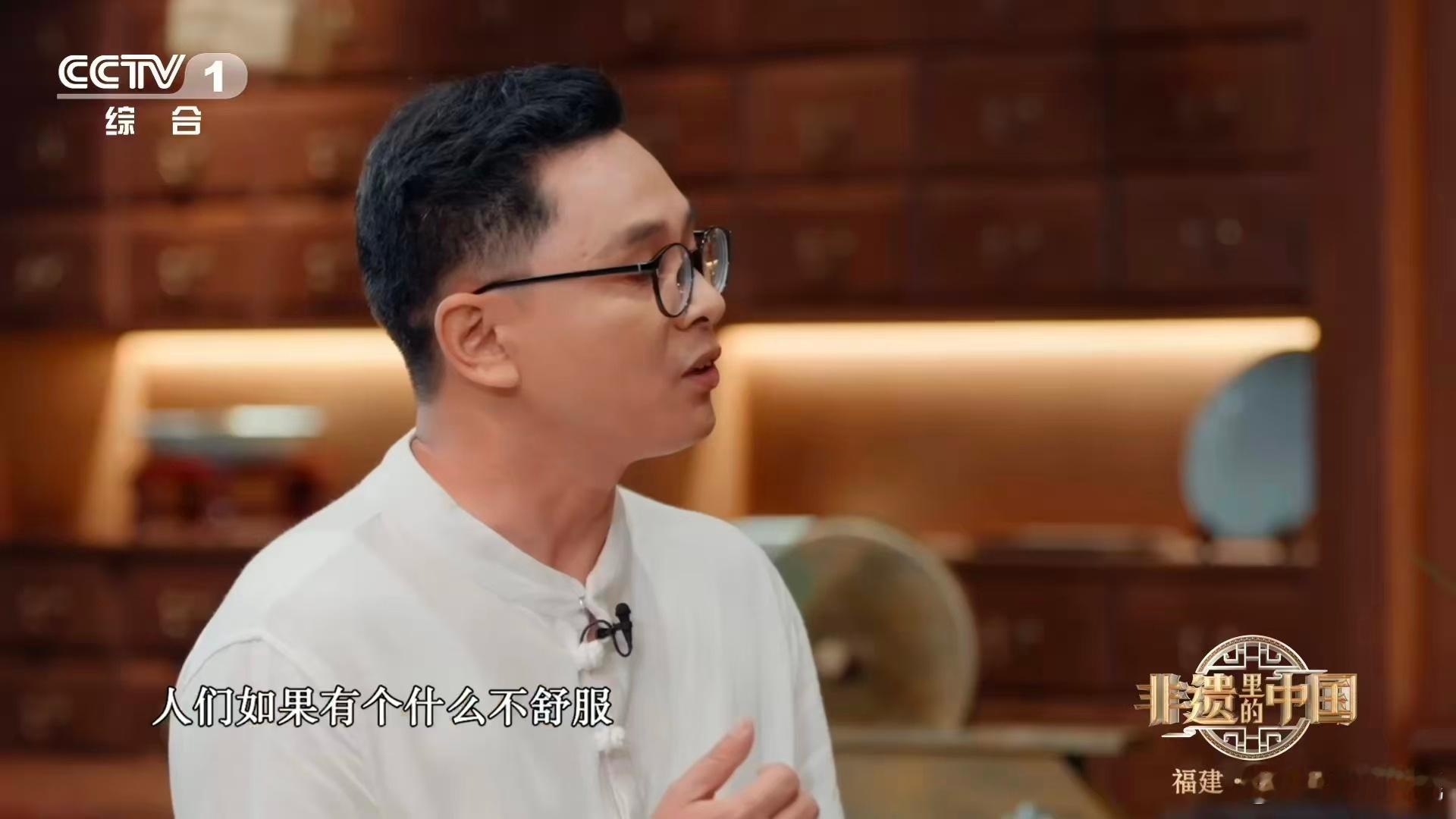 在闽南随手就可能采到草药烧仙草竟是草做成的 闽南的草药不少都有药用价值，用凉粉草
