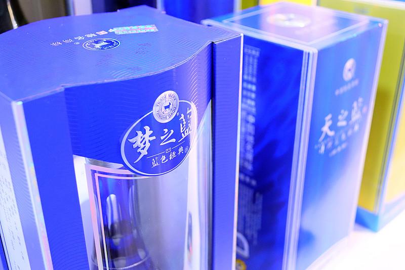 8箱梦之蓝放地库14年，有些竟只剩空瓶，或空瓶或半瓶，瓶身还开裂，酒都去哪了？"