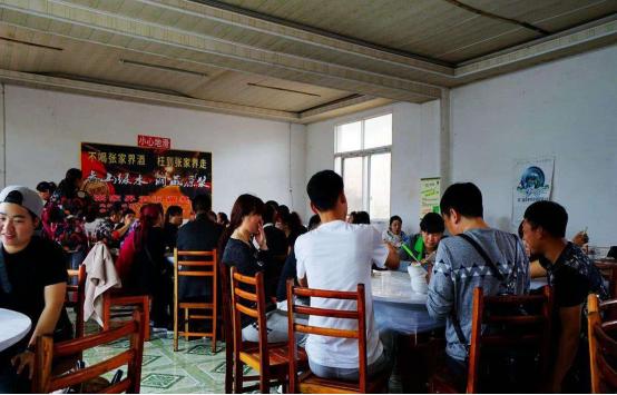 【跟团旅游时，为什么一到饭点，导游就不见了？究竟什么情况呢】

随着旅游业的蓬勃