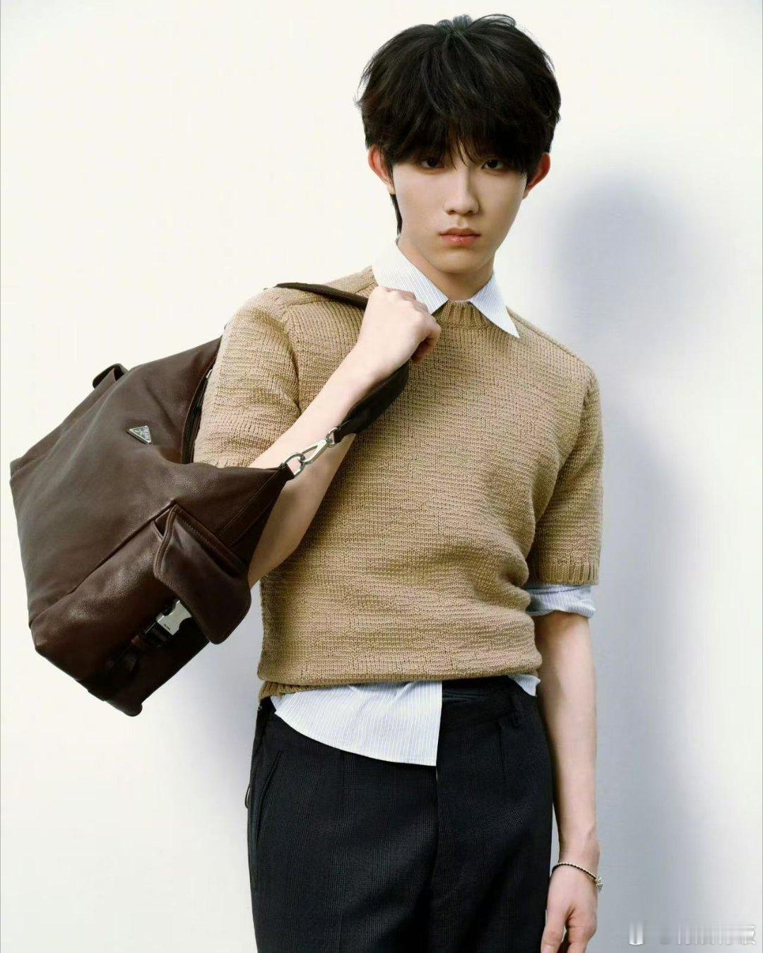 苏新皓时装周出图苏新皓时装周看秀造型苏新皓时装周看秀造型，帅， 