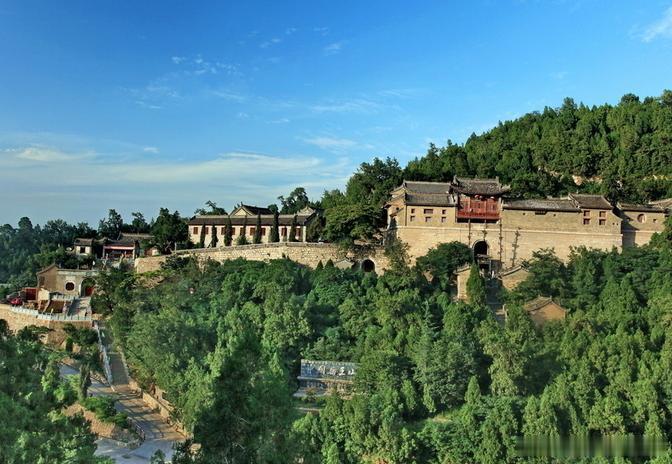 【药王山】药王山位于陕西省铜川市耀州区，是唐代医学家孙思邈长期隐居之处，因民间尊