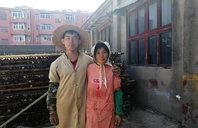 “寒门学子”林万东：713分考入清华，为凑学费和母亲工地搬砖
林万东出生在云南宣