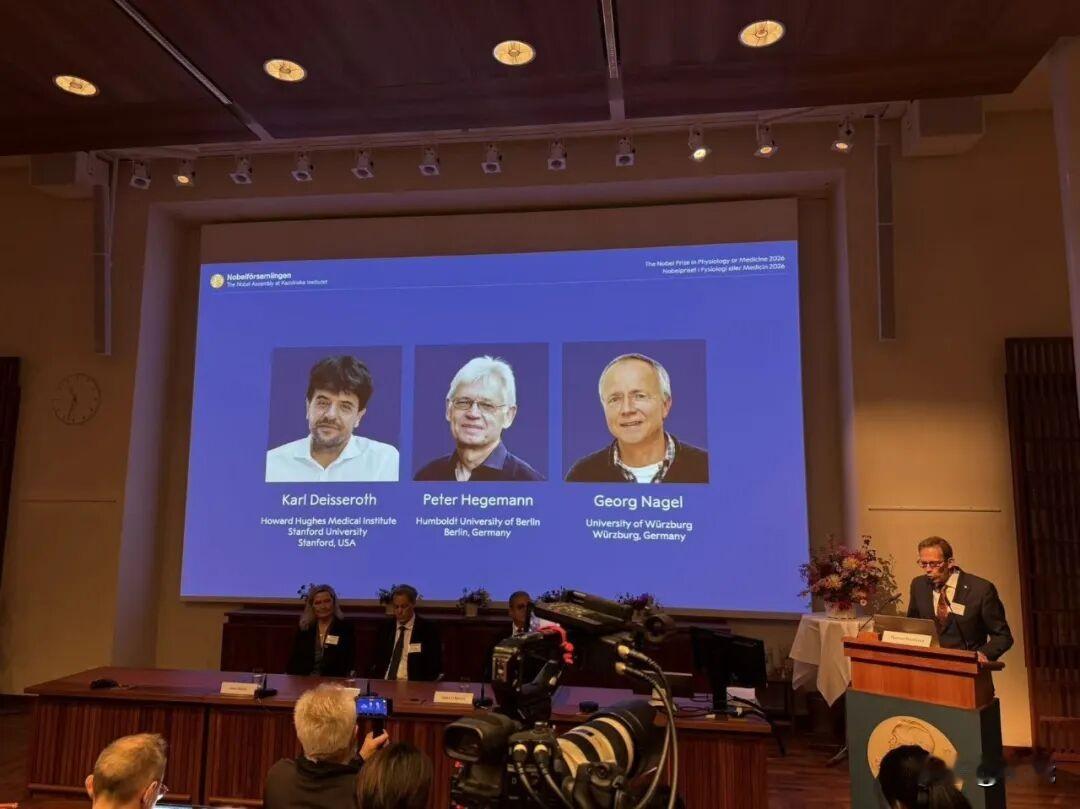 2026诺贝尔生理学或医学奖与华人科学家无缘。

图片是瑞典卡罗琳医学院现场开奖