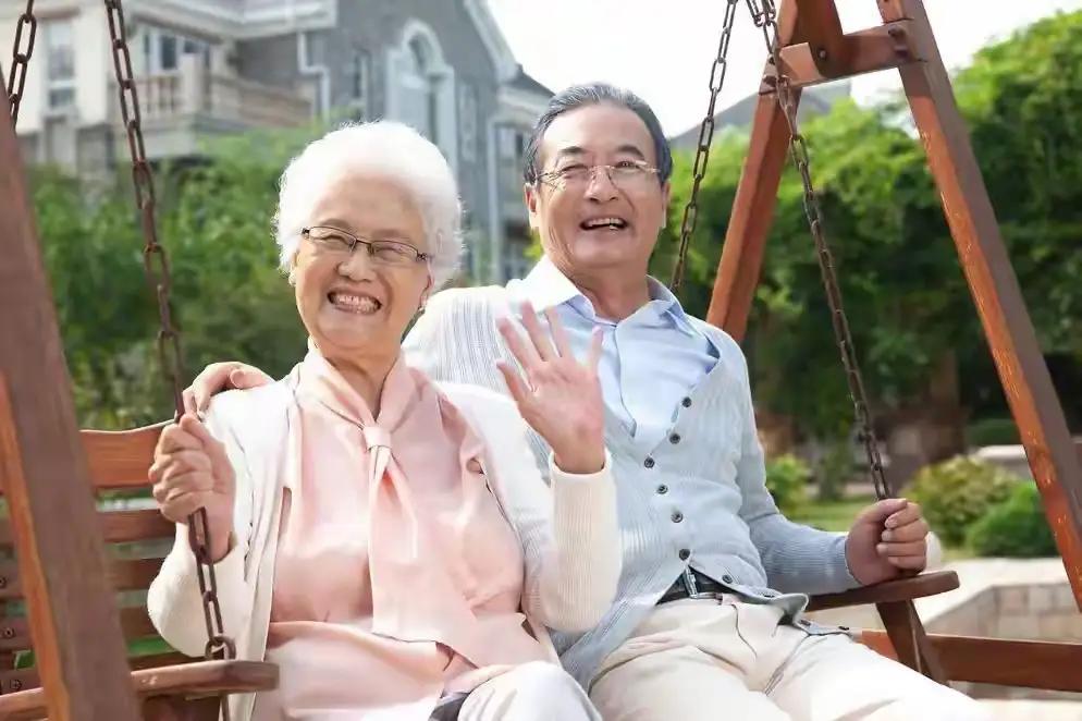 衰老是岁月的馈赠，衰弱是身体的警报：别让“变老”成为“变差”的借口

诸位朋友，