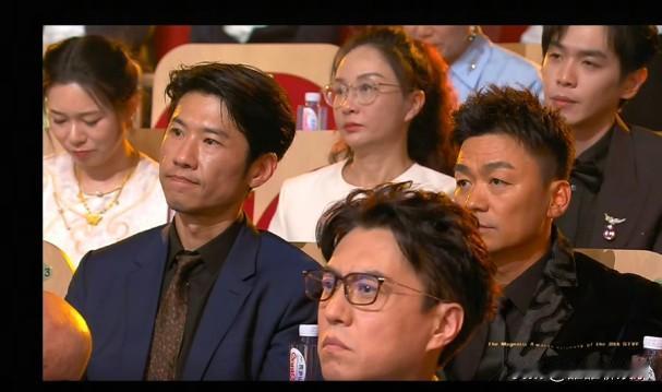 白玉兰最佳男主角本以为会是王宝强，没想到会是靳东。

宝强又一次陪跑了。


王