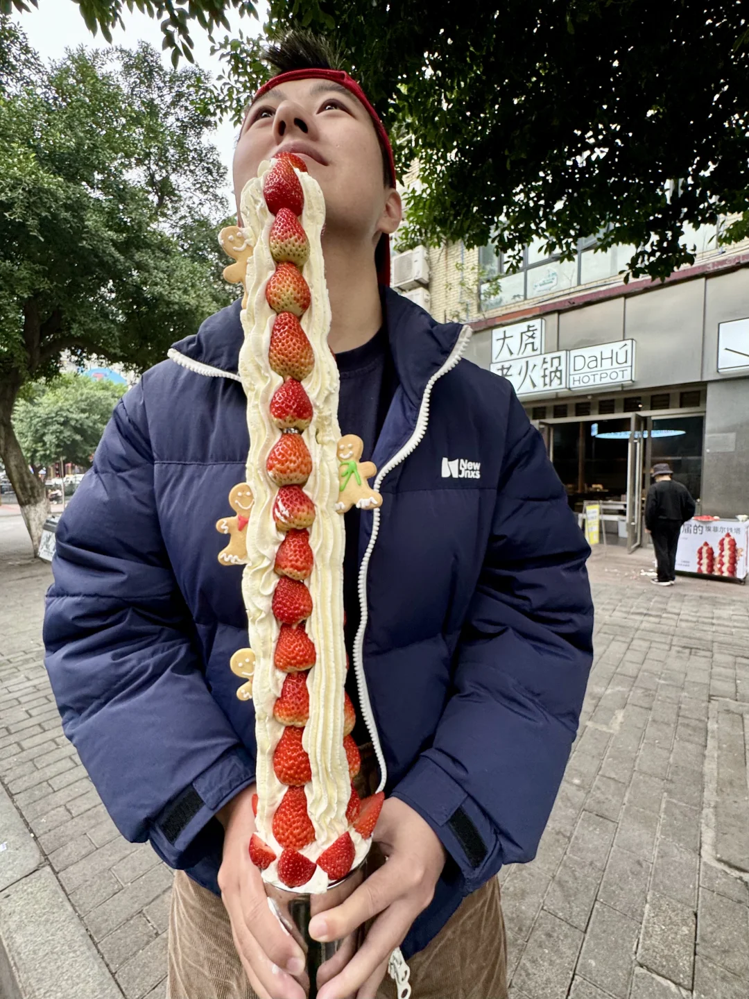 重庆！你真的遥遥领先……草莓都要吃1米长的！！
