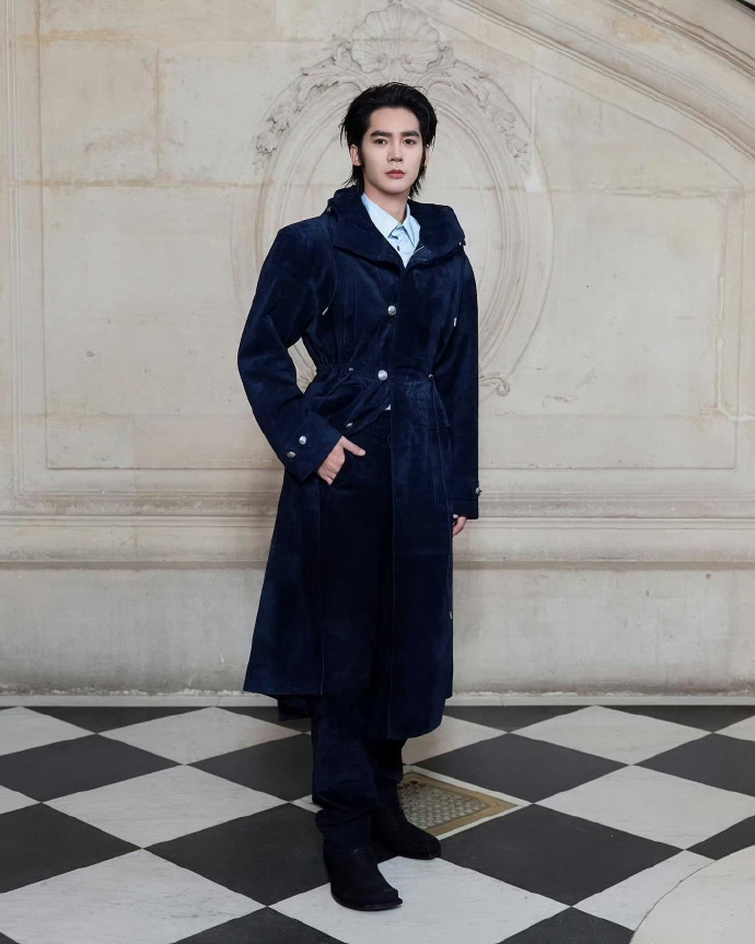 男装周  Dior 品牌大使于适受邀出席 2027 春夏巴黎男装周 这是他连续第
