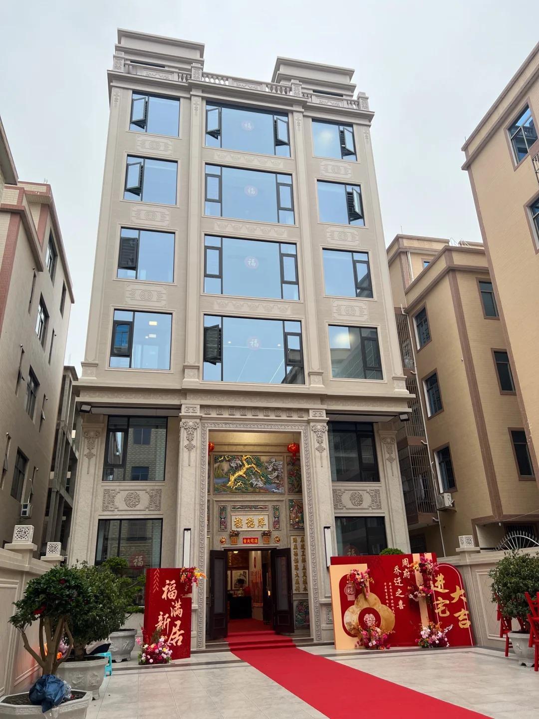 发现没，越是有钱的地方[发怒][发怒]
自建房的风格，越是显得传统
比如潮汕自建