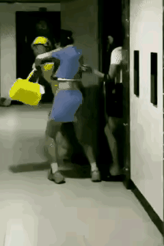 女子喝酒失去了理智，居然打起了小哥的主意，这个小哥倒是非常有修养，并没有白占这个