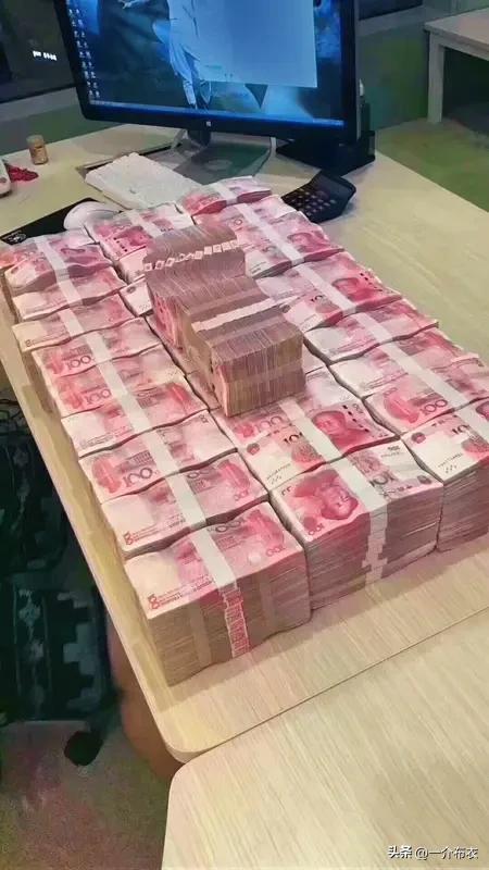 这两天刷抖音，半小时刷到5-6个，年底要工资的视频。
自己做点小生意，越来越感觉