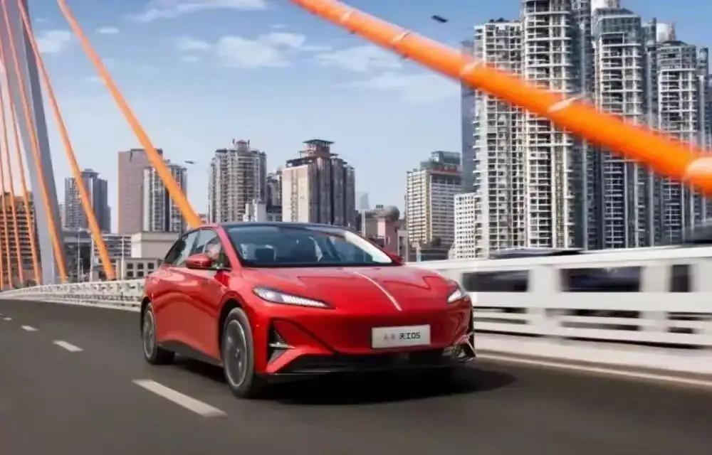 2025年1至10月红旗品牌销量前三名车型如下：

第一名：红旗H5（中型轿车）