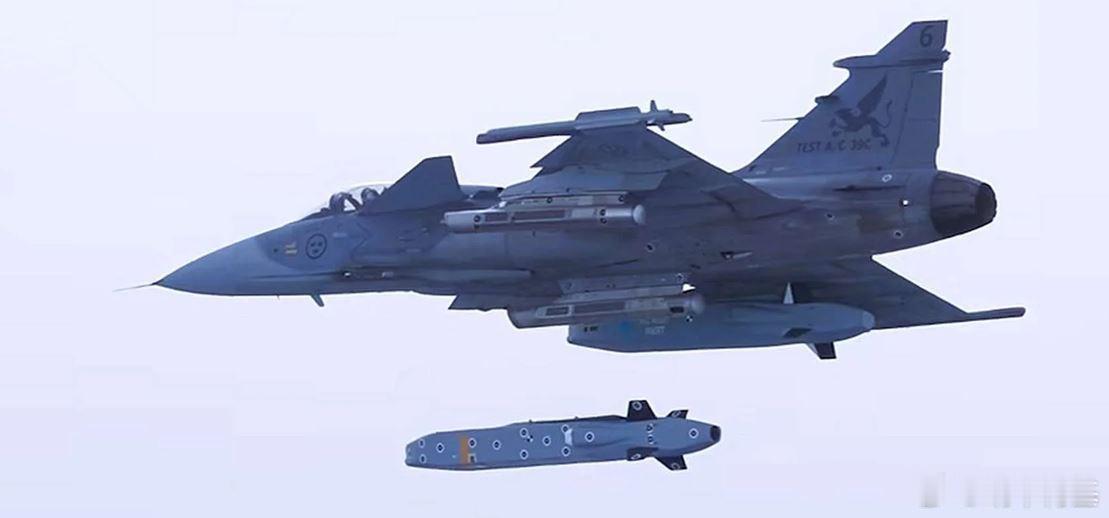 瑞典空军首次成功从多用途战斗机 JAS 39 Gripen C 上发射了 TAU