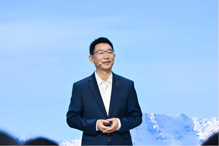 北京车展问界全系SUV全员亮相，同步带来升级后的魔方技术平台。深耕市场五年，问界