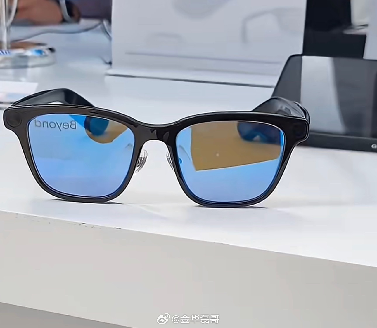 中国AI眼镜海外反向溢价售卖从MWC备受关注到国内秒售、海外溢价，AI眼镜用实力