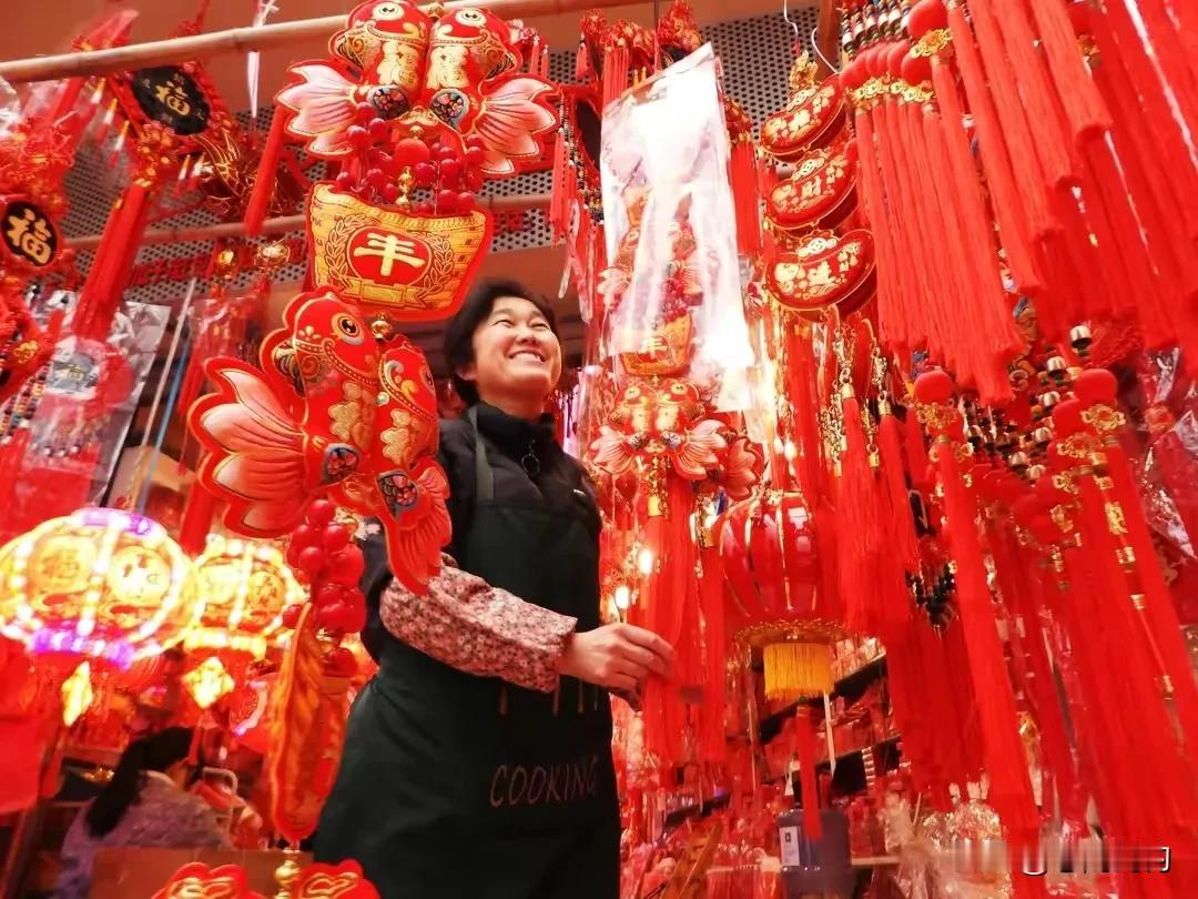 新年的钟声敲响，祝福也随之而来！新年是人生中辞旧迎新的驿站，它披着盛装，袅袅婷婷