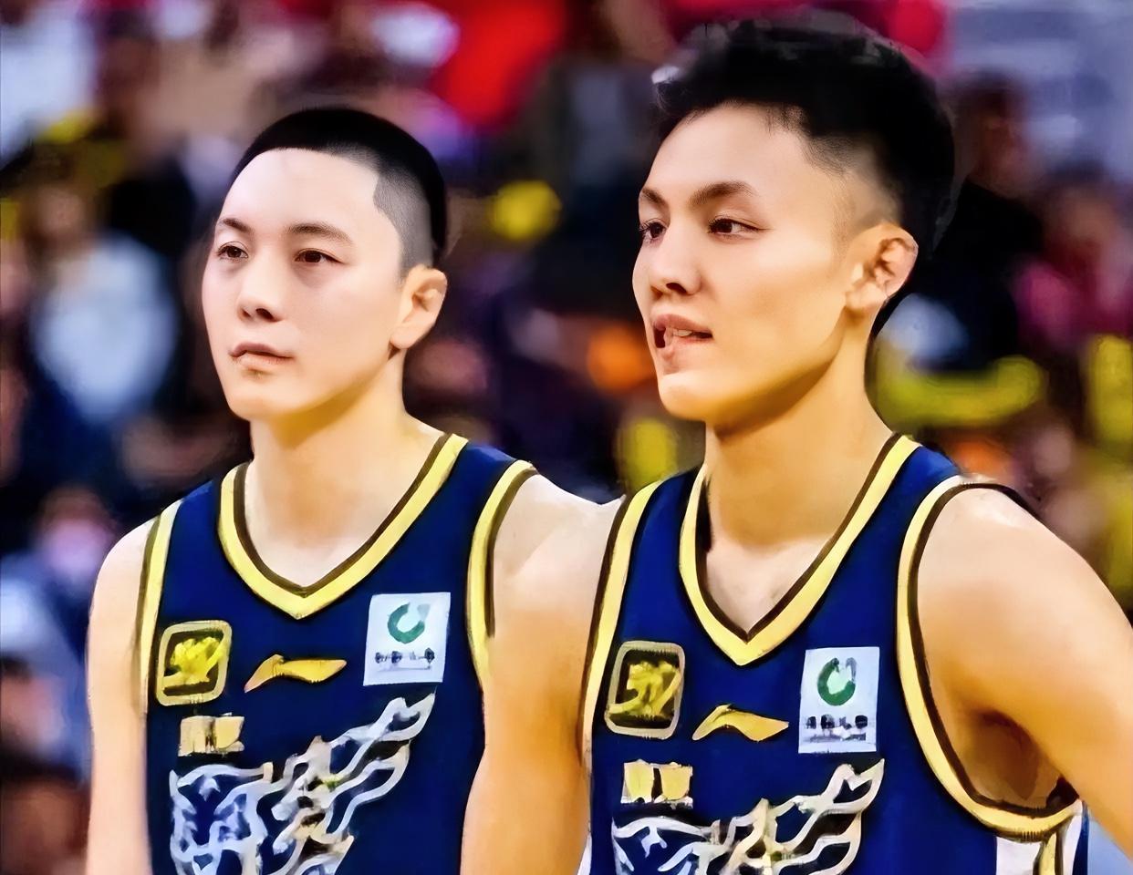 CBA生涯中，徐杰与胡明轩谁更强？

三双：徐杰（1次）vs 胡明轩（1次）
最