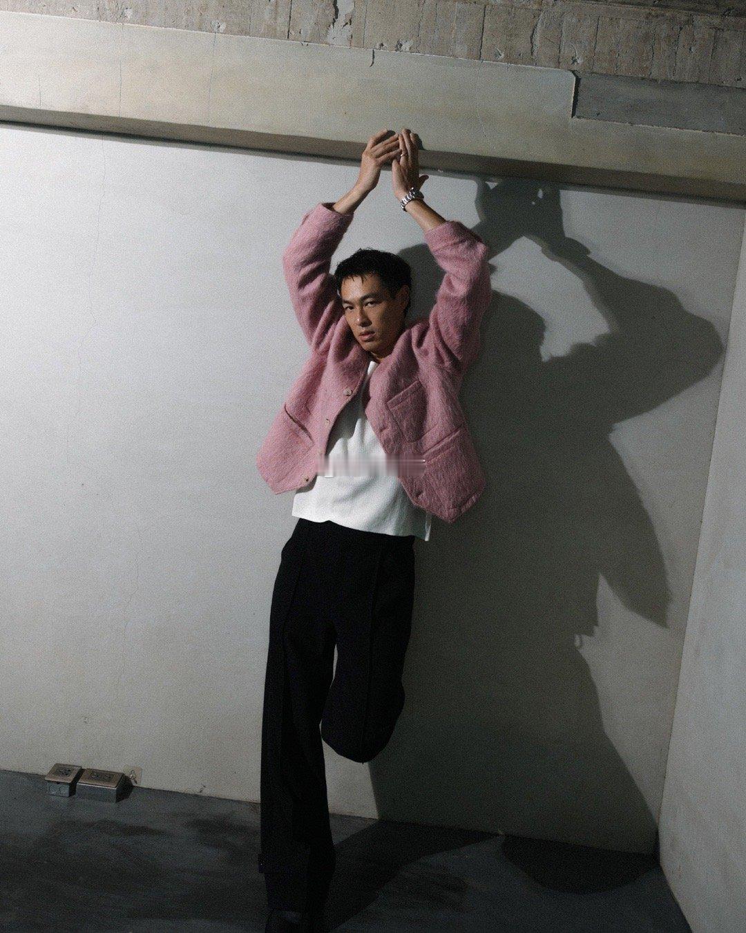 谁懂啊！黑道大哥在监所搞喜剧？《监所男子囚生记》11.15开播，“吉娃娃”的反差