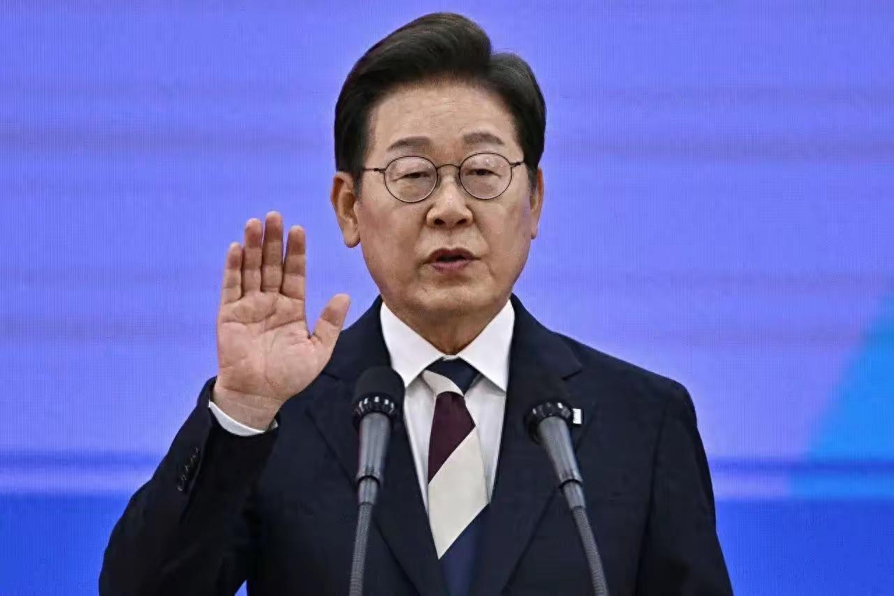 韩国小心思彻底藏不住了！
中方访朝当天，李在明突然对华表态了，
6月8日，中方正