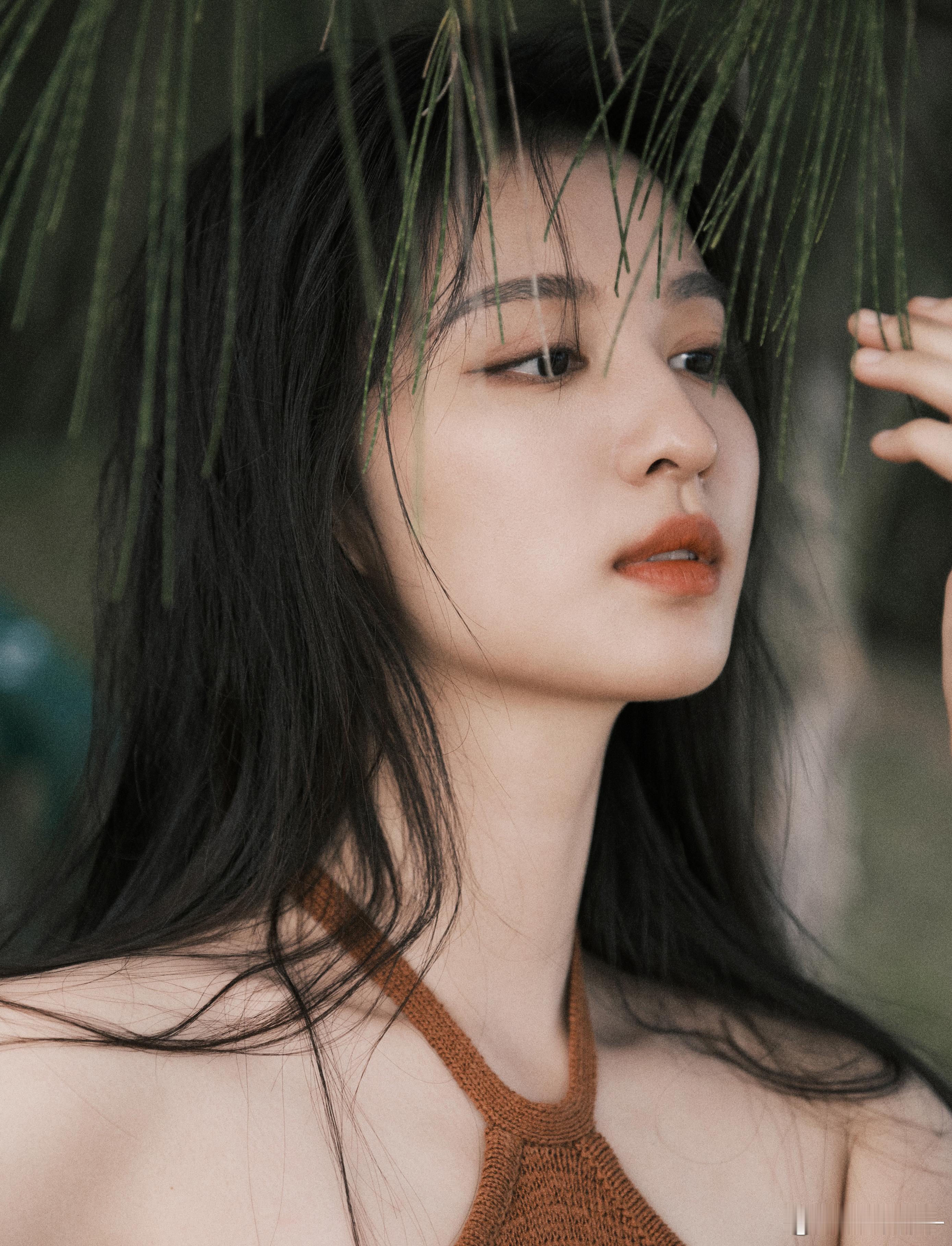 王楚然 220110 现代写真-棕挂脖裙（露腰）☽ 美然wb 