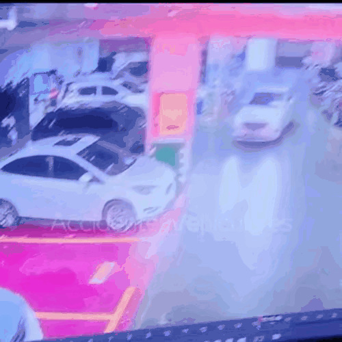 白车用一次事故表达了被抢车位的心情，虽然不提倡但是能理解，遇到这种情况你们会怎么