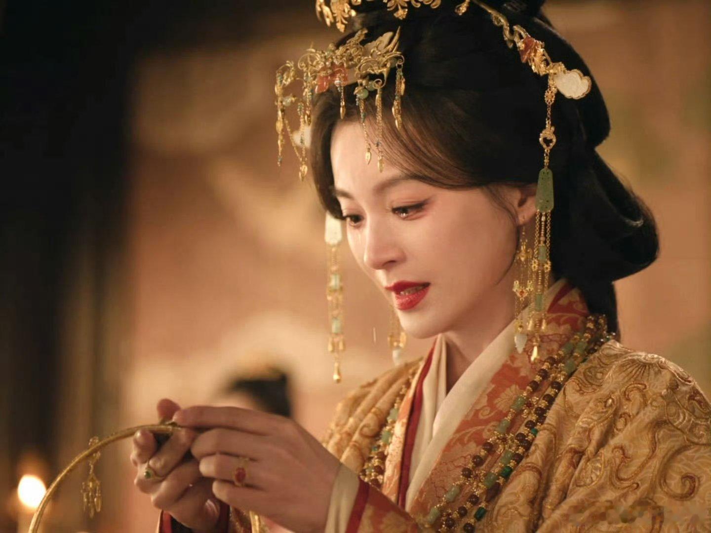 嫁金钗毛林林演技嫁金钗《嫁金钗》认亲这段我反复拉进度条！毛林林演周芙太绝了，从动