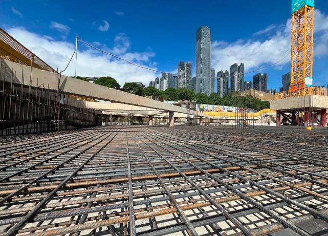 经过约10多个小时的连续奋战，福州城投集团所属省二建集团承建的榕发锦熙公馆项目首