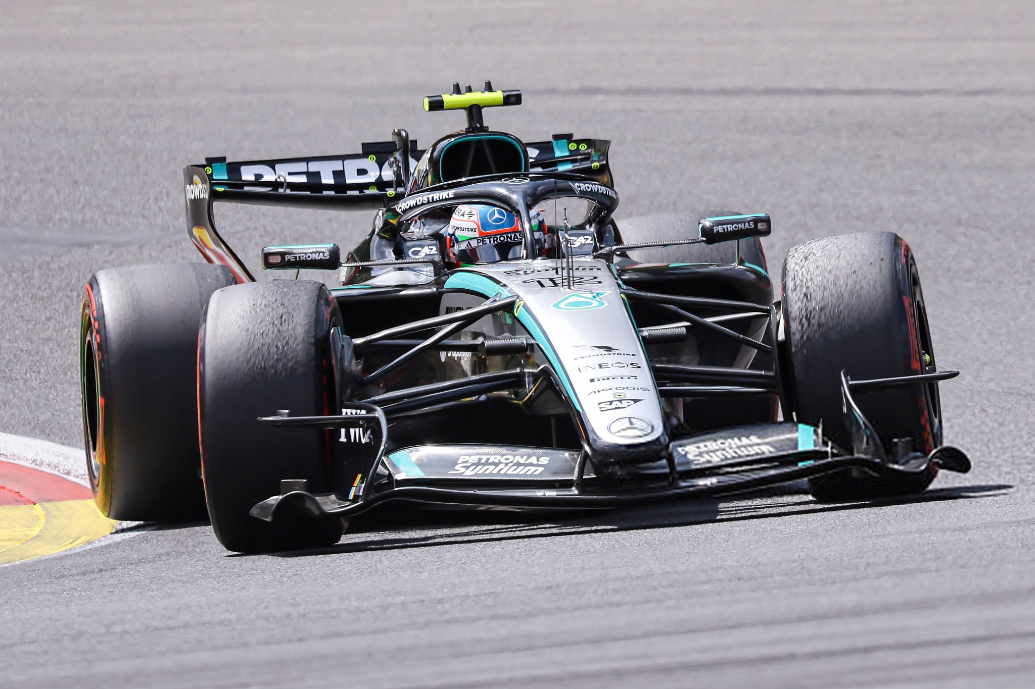 F1 据Motorsport报道称：梅赛德斯车队正在考虑更换安德烈·安东内利的引