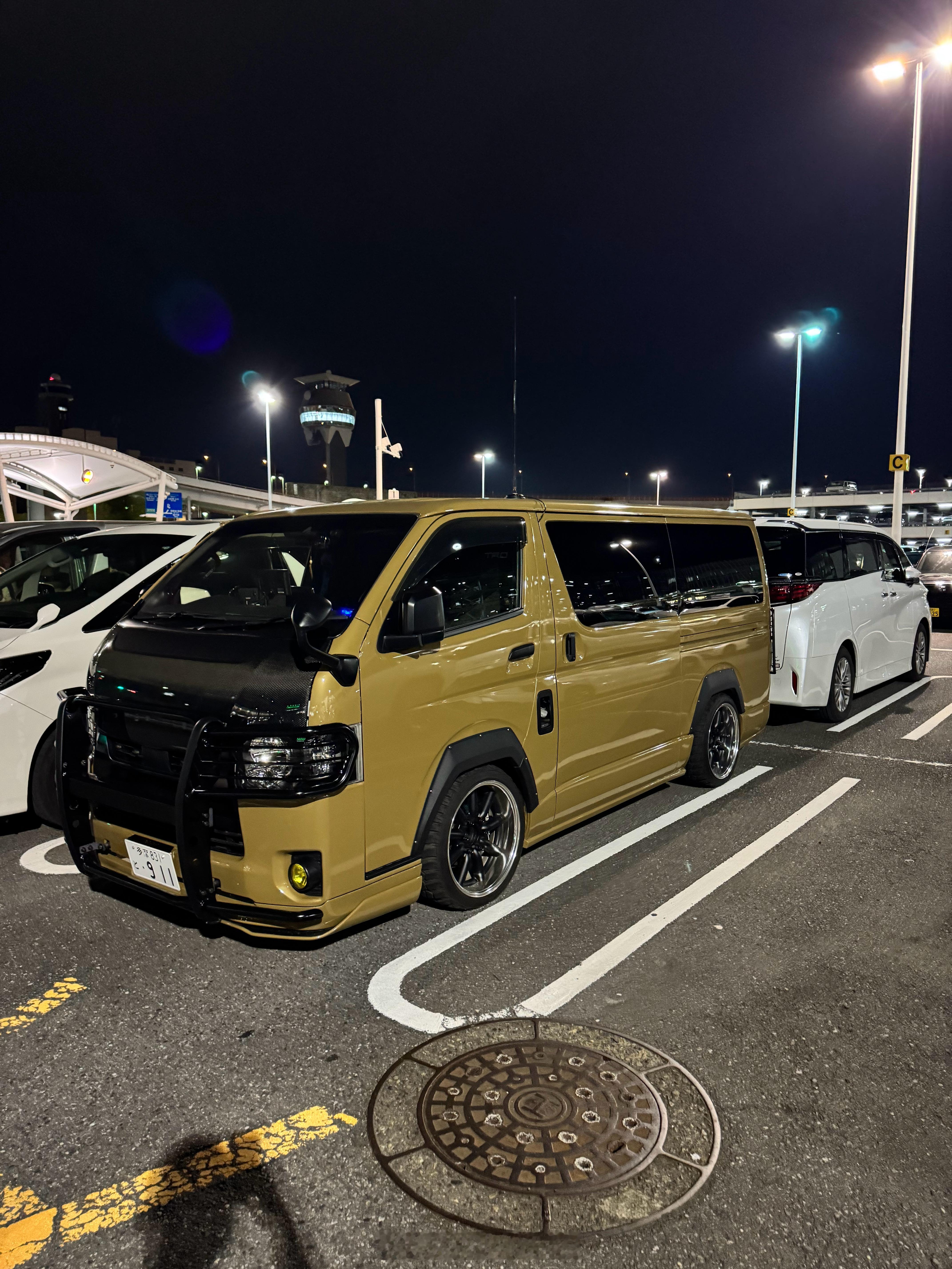 日本的玩车文化真不是随便几年能赶上的，一出机场，好多让人看了上头的车，这边是真爱