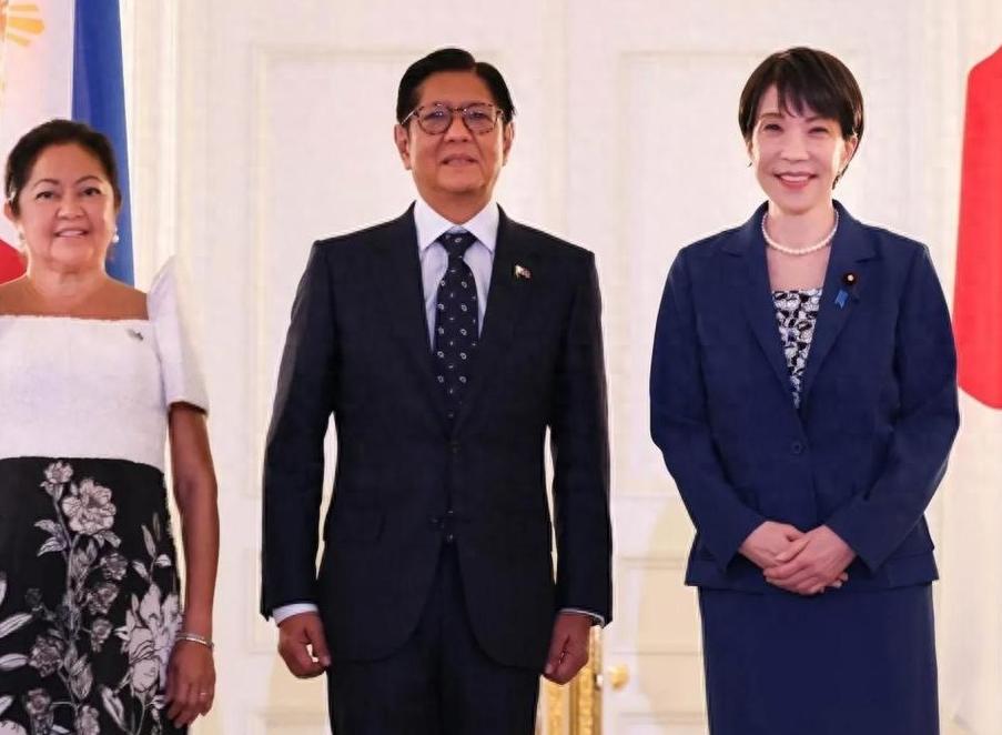 没招了！菲律宾很头疼！
 
七月二十六日，解放军南部战区官宣在南海继续组织海空例