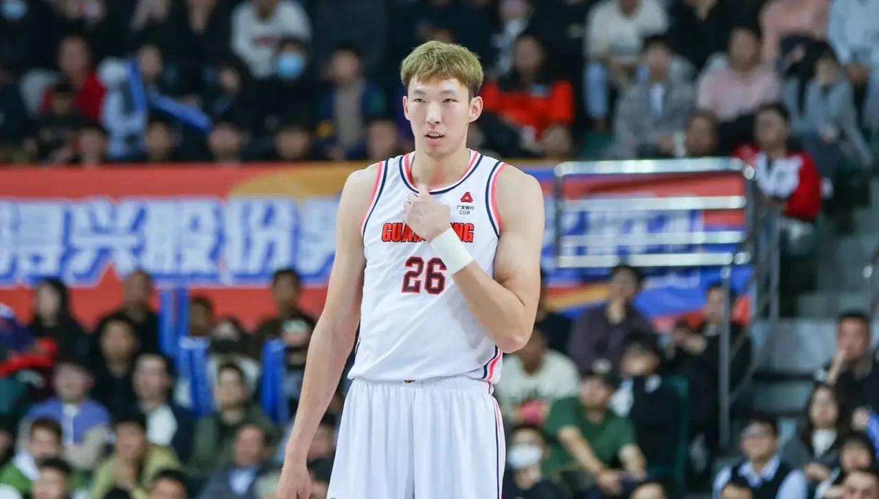 笑死了！周琦打爆张镇麟！我居然发现不可思议的3个事实：
1.周琦全面压制张镇麟，