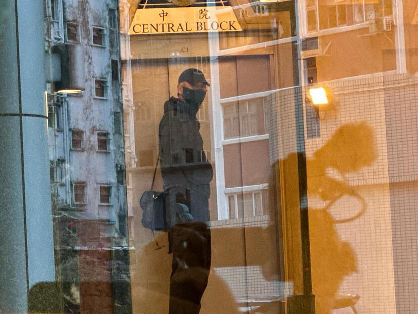 周润发今早也抵达医院，去探望许绍雄了🥲周润发现身医院探望许绍雄 ​​​