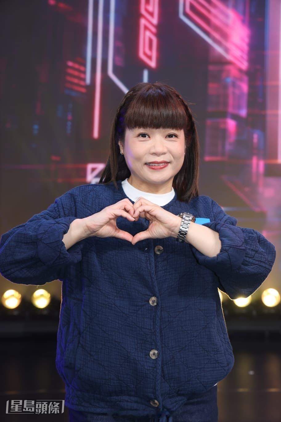 阮小仪回应周刊拍到老公当司机接送收工，外出习惯不牵手，另一半并无怨言《东周刊》早