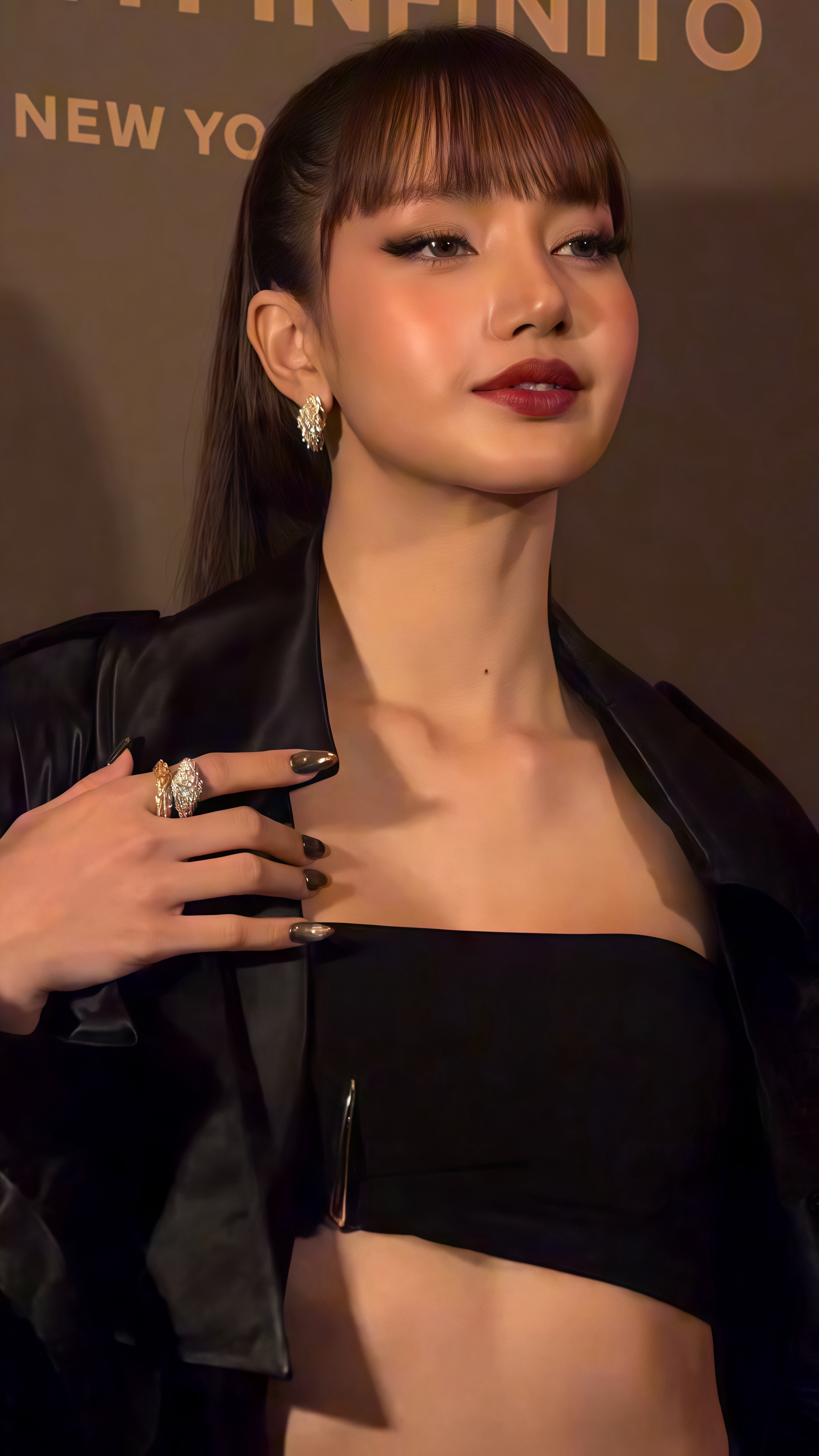 大红唇给我半永久保存，裸色口红滚出谢谢！LISA[超话] ​​​