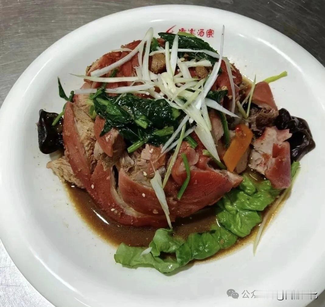 这是陇西“巩昌十二体”主要的热菜。

在陇西人心中，“巩昌十二体”不仅是宴席，更